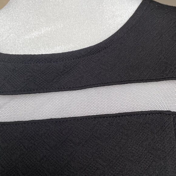 The little black dress with an edge / La petite robe noire avec un edge - Picture 4 of 4